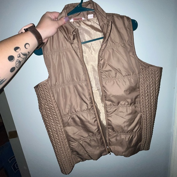 River and Rose Vest NWOT Large - Picture 1 of 2